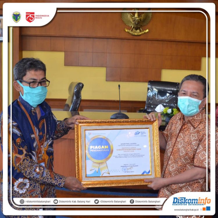 Bupati Batanghari Terima Penghargaan Dari Badan Pusat Statistik Republik Indonesia