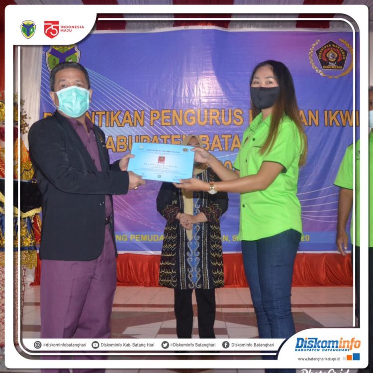 Bupati Batanghari Hadiri Pelantikan Pengurus PWI dan IKWI Kabupaten Batanghari