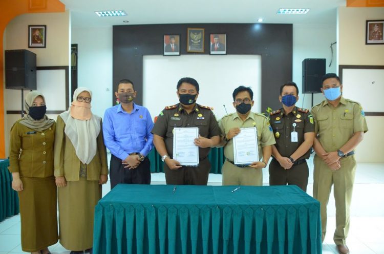 Kejari Batanghari dan Diskoperindag Tandatangani MoU Bidang Hukum