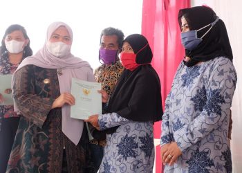 Bupati Serahkan Sertipikat Tanah Di 4 Desa Dan Beri Bantuan