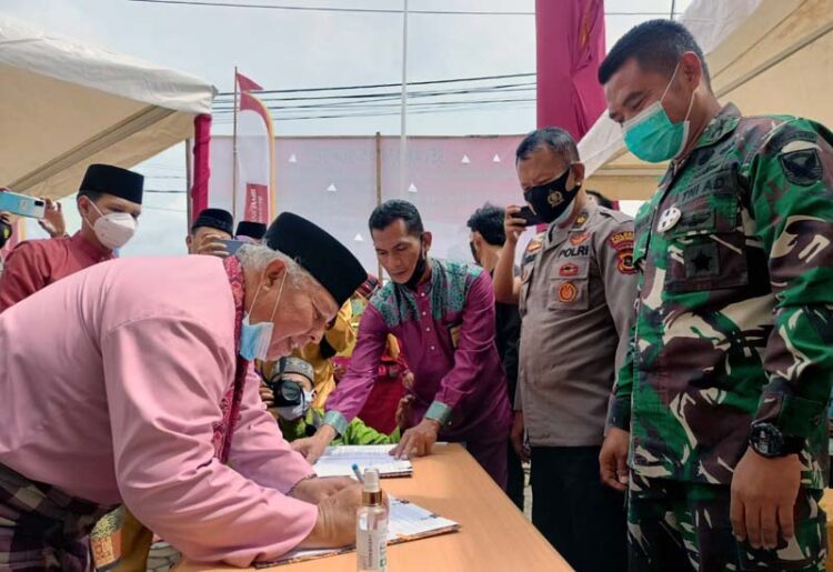 Bupati Tanjab Barat Resmikan Proyek Fisik Dan Bank 9 Jambi