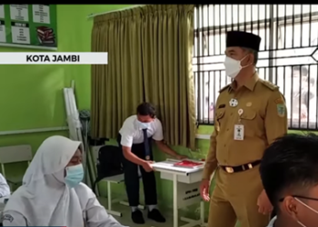 Walikota Jambi Tinjau Proses Belajar Mengajar  SD Dan SMP