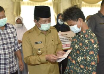 Gubernur Fachrori : Bantuan Pendidikan Sebagai Motivasi Untuk Berprestasi