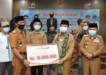 Gubernur Salurkan Bantuan di Merangin, Harap Sinergitas Pembangunan Ditingkatkan