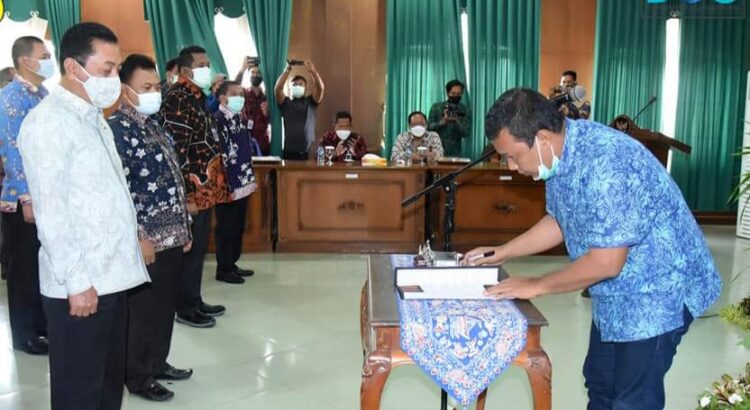 Bupati Tanjab Timur Romi Hariyanto Kukuhkan Tim TPAKD dan TP2DD