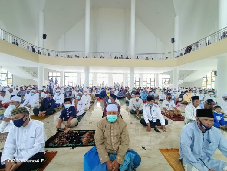 Sholat Jumat Perdana Di Masjid Syekh Usman, Tetap Terapkan Protkes