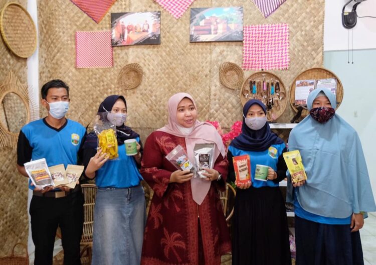 Bupati Masnah Albusyro Promosikan Gallery UMKM Muaro Jambi