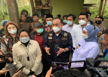 Bupati Batanghari Dampingi Menteri Sosial RI Tinjau Perekaman Data NIK