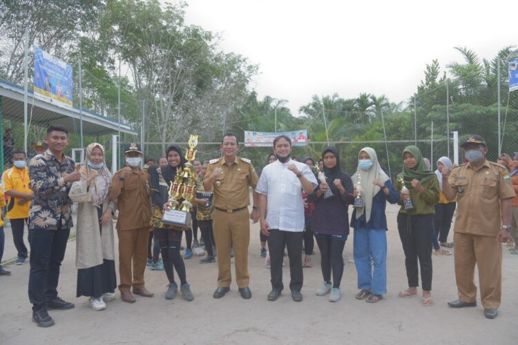 Wabup BBS Hadiri Penutupan Turnamen Bola Voli Putri Piala IMSG Cup 2021