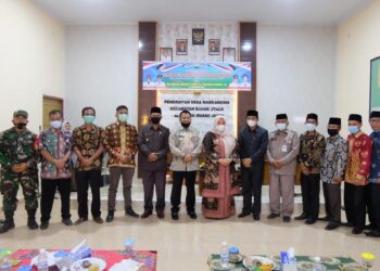 Bupati Muaro Jambi Resmikan Kantor Desa Dan Beri Bantuan Sembako