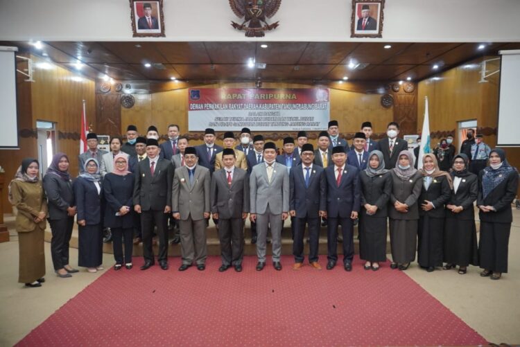 DPRD Tanjab Barat Gelar Rapat Paripurna Dalam Rangka Serah Terima Jabatan Bupati dan Wabup
