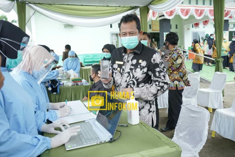 Wabup Muaro Jambi Hadiri Pencanangan Vaksinasi Covid-19 Tahap Pertama