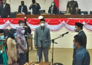 Bunga Fitrianingsih dan Jamilah Resmi Dilantik Jadi Anggota DPRD Tanjab Barat