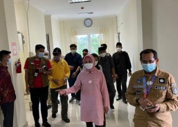 Pj Gubernur Jambi Tinjau Ruang Isolasi di Tanjabbar