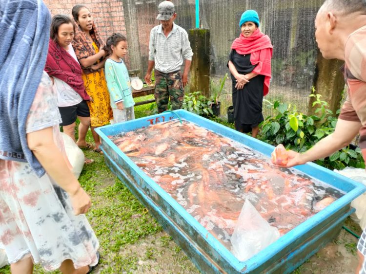 Ringankan Beban Masyarakat, Zulkifli Anggota DPRD Muaro Jambi Jual Murah 1 Ton Ikan Nila