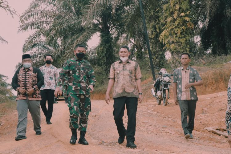 Wabup Hairan Bersama Dandim 0419/TJB, Tinjau Lokasi Pelaksanaan TMMD Ke-113 Tahun 2022