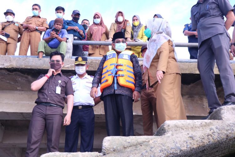 Anwar Sadat Resmikan Ambulance Air di Wilayah Kabupaten Tanjab Barat