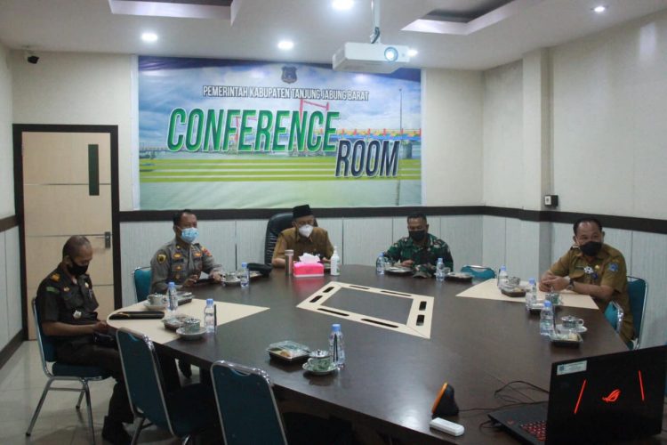 Sekda Tanjab Barat Menghadiri Acara Pelantikan Bupati dan Wakil Bupati Bungo Secara Virtual