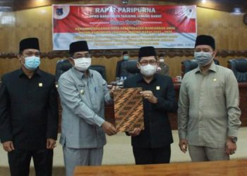 Anwar Sadat Hadiri Rapurna DPRD Agenda Penandatanganan Nota Rancangan Awal RPJMD