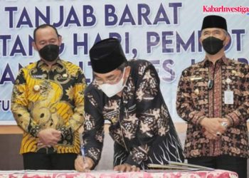 Bupati Tanjab Barat Giat Penandatanganan Kesepakatan Bersama Antara Pemkot dan Pemkab        
