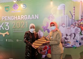 Pj.Gubernur Jambi Dianugerahi Penghargaan K3 Dari Menteri Ketenagakerjaan