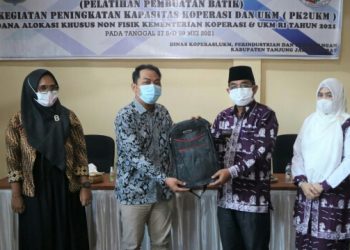 Bupati Anwar Sadat Beserta Istri Buka Pelatihan Membatik