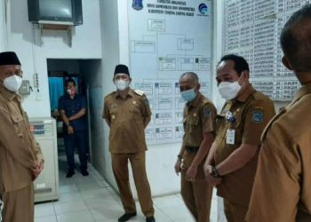 Hari Pertama Kerja, Wabup Tanjab Barat Cek Absensi Pegawai