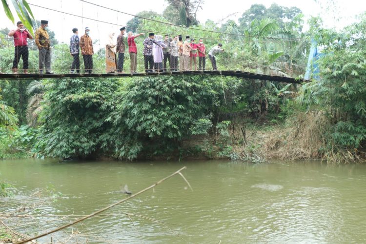 Bupati Anwar Sadat Tinjau Lubuk Larangan di Desa Sungai Rotan