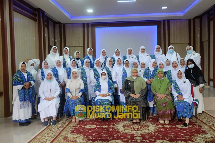 Bupati Muaro Jambi Hadiri Pelantikan Ketua PC BKMT di Kec. Sekernan