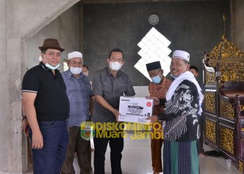 Wabup BBS Sambut Anggota DPR RI HBA Kunjungi Pondok Pesantren Miftahun Najah Desa Tangkit