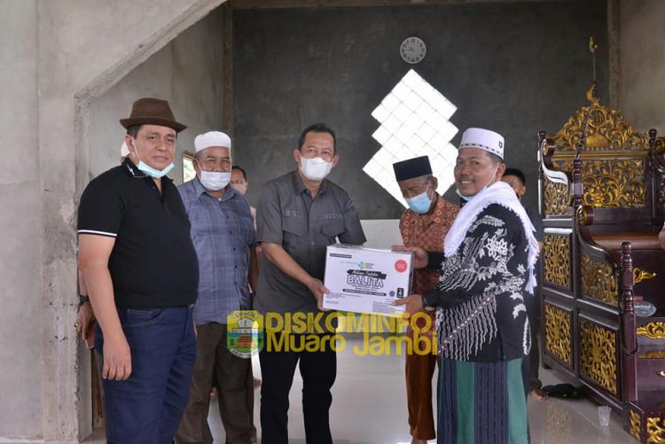 Wabup BBS Sambut Anggota DPR RI HBA Kunjungi Pondok Pesantren Miftahun Najah Desa Tangkit