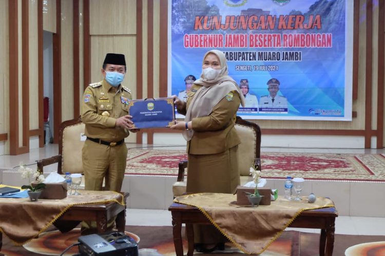 Ikuti Vidcon Presiden RI, Bupati Masnah Terima Kunjungan Gubernur Jambi