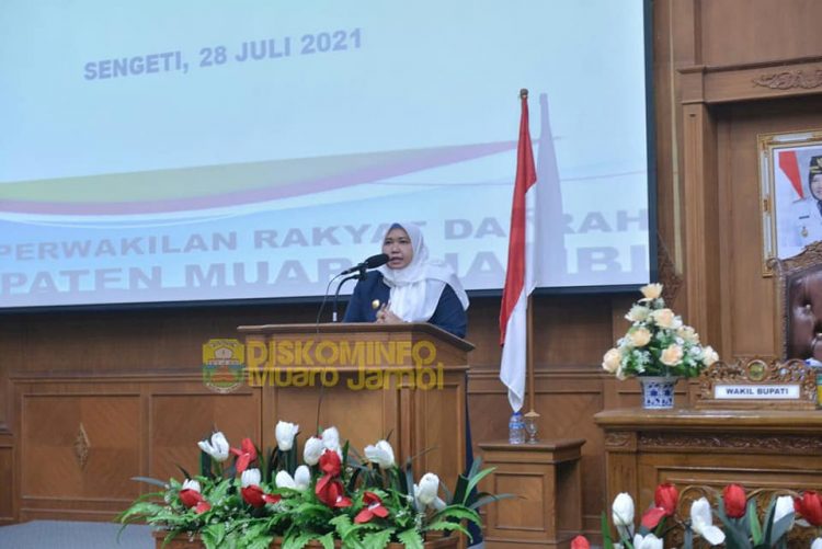 Bupati Masnah Hadiri Paripurna PAW Anggota DPRD Muaro Jambi