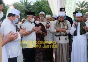 Bupati Masnah Dampingi HBA Letakkan Batu Pertama Masjid Ness Daarut Tauhid