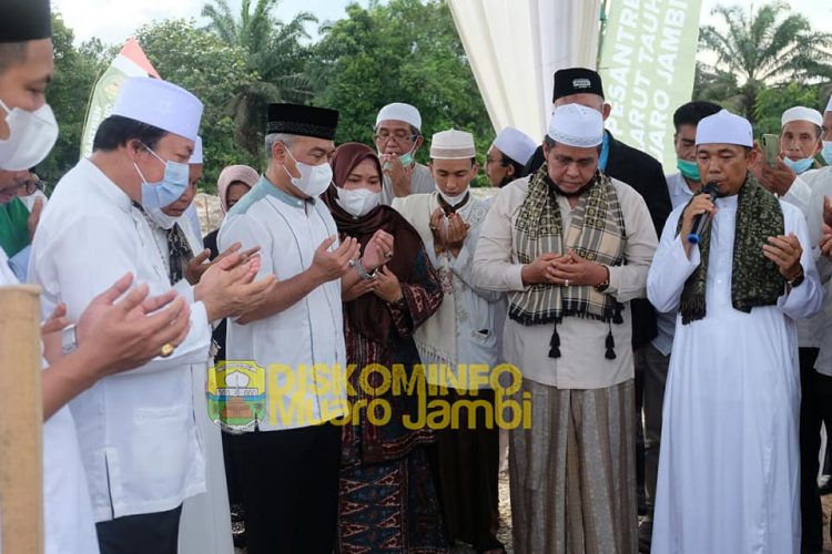 Bupati Masnah Dampingi HBA Letakkan Batu Pertama Masjid Ness Daarut Tauhid