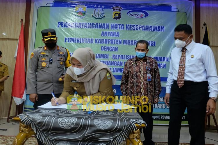 Bupati Masnah Lakukan Penandatanganan Nota Kesepahaman dengan Kejari Muaro Jambi 