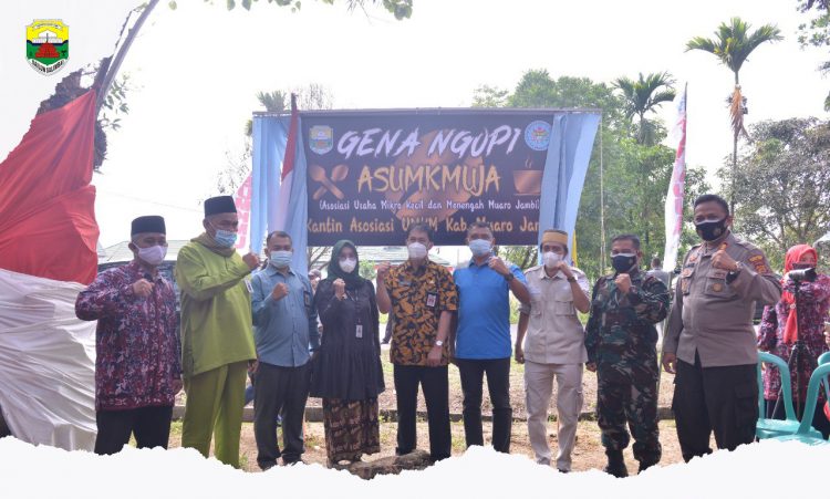 Bantuan Sosial Bagi Pelaku UMKM Terdampak COVID-19 dan Opening (Gnea Ngopi) di Hadiri Sekda Azrin