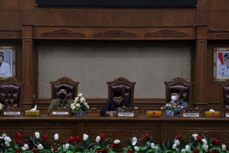 Ketua DPRD Muaro Jambi Pimpin Raker Tanggapan Fraksi Terhadap Laporan LKPj Bupati 2020