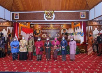 Hesti Haris Kenalkan Buku Sejarah dan Filosofi Batik Jambi Saat Peringatan Hari Batik Nasional