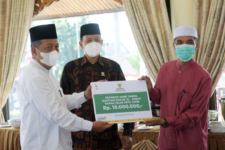 Gubernur Al Haris Bantu Masyarakat Melalui Program Jambi Bersedekah