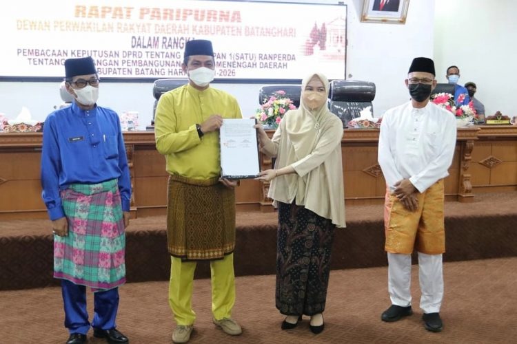 Dewan Batanghari Rapat Paripurna Penetapan Ranperda Tentang RPJMD 2021-2026