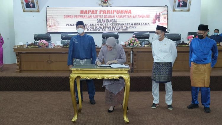 Dewan DPRD Batanghari Gelar Paripuna Teken Kesepakatan Bersama Tentang KUA-PPAS RAPBD TA.2022