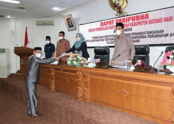 Ketua DPRD Batanghari Pimpin Rapat Paripurna Penetapan Ranperda Perubahan APBD TA. 2021