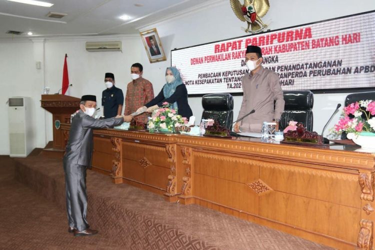 Ketua DPRD Batanghari Pimpin Rapat Paripurna Penetapan Ranperda Perubahan APBD TA. 2021