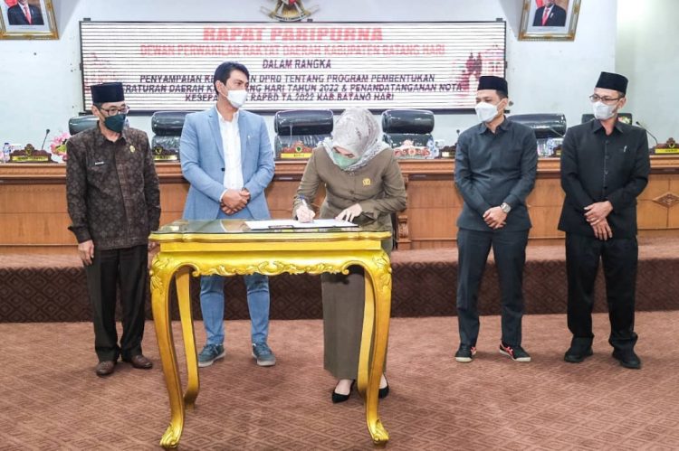 DPRD Batanghari Rapat Paripurna Sahkan RAPBD 2022