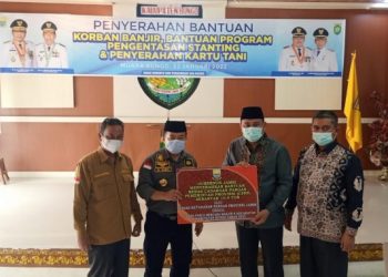 Al Haris Serahkan 10,4 Ton Bantuan Beras Pasca Bencana