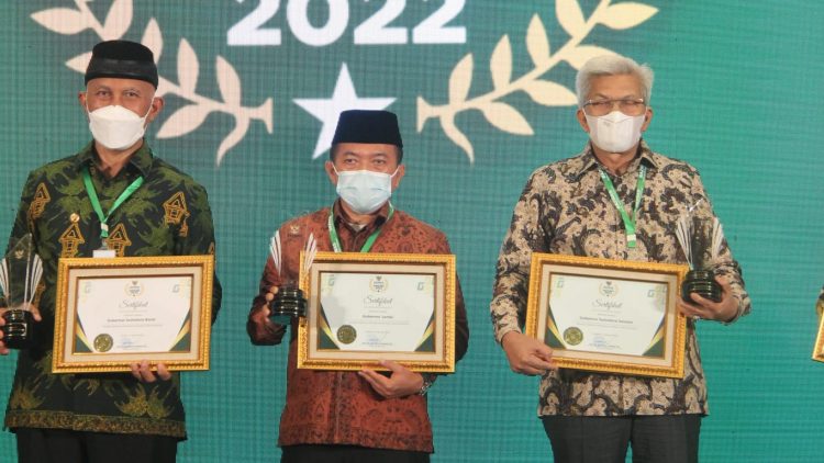 Gubenur Al Haris Terima Penghargaan dari Baznas Award 2022