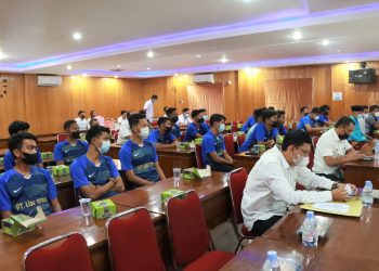 Wabup Melepas Tim Sepak Bola Tanjab Barat Mengikuti Piala Gubernur Cup 2022