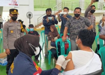 Bupati Fadhil Arief Tinjau Vaksinasi Booster