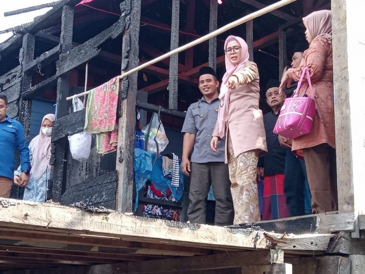 Berikan Bantuan Sosisal, Zulva Fadhil Tinjau Rumah Korban Kebakaran